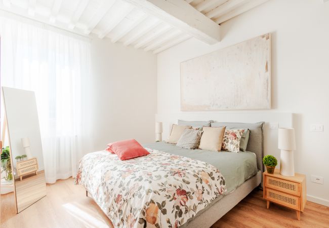 公寓 在 Lucca - 2 Bedrooms Apartment with Elevator in a Smart Location 公寓 在 Lucca - 2 Bedrooms Apartment with Elevator in a Smart Location