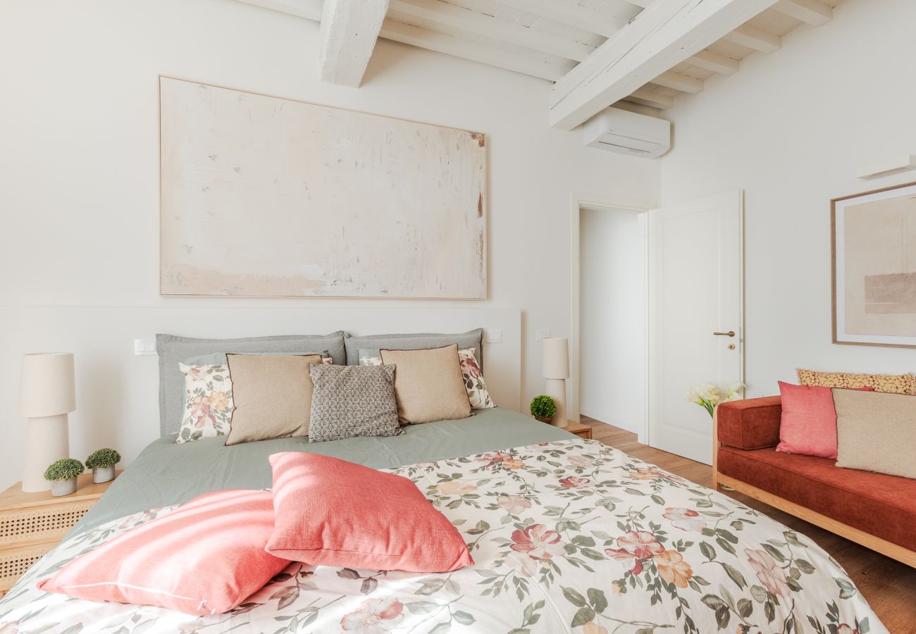 公寓 在 Lucca - 2 Bedrooms Apartment with Elevator in a Smart Location 公寓 在 Lucca - 2 Bedrooms Apartment with Elevator in a Smart Location