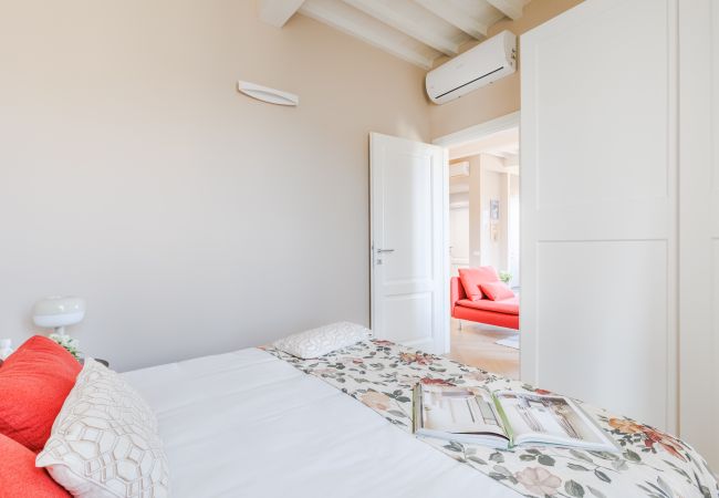 公寓 在 Lucca - The White Lotus Penthouse, Modern Flat with Elevator 公寓 在 Lucca - The White Lotus Penthouse, Modern Flat with Elevator