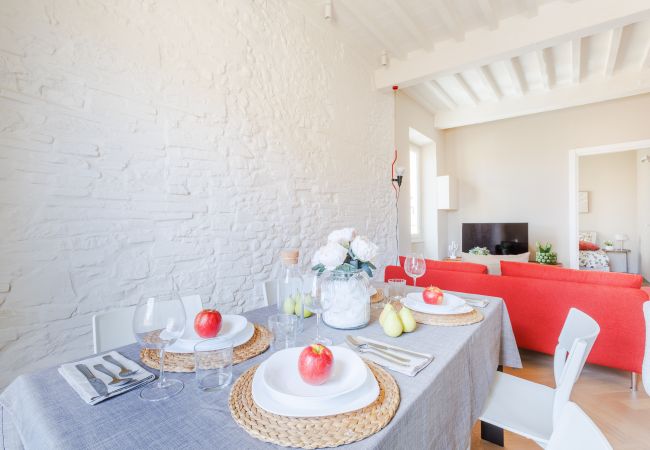 公寓 在 Lucca - The White Lotus Penthouse, Modern Flat with Elevator 公寓 在 Lucca - The White Lotus Penthouse, Modern Flat with Elevator