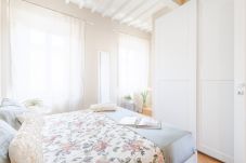 公寓 在 Lucca - The White Lotus Penthouse, Modern Flat with Elevator