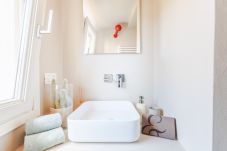 公寓 在 Lucca - The White Lotus Penthouse, Modern Flat with Elevator