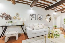 公寓 在 Lucca - Charming Ground-Floor Retreat in the Heart of Lucca